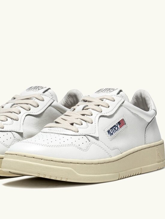 Autry Shoes - Autry Medalist Low Sneaker in White Leather